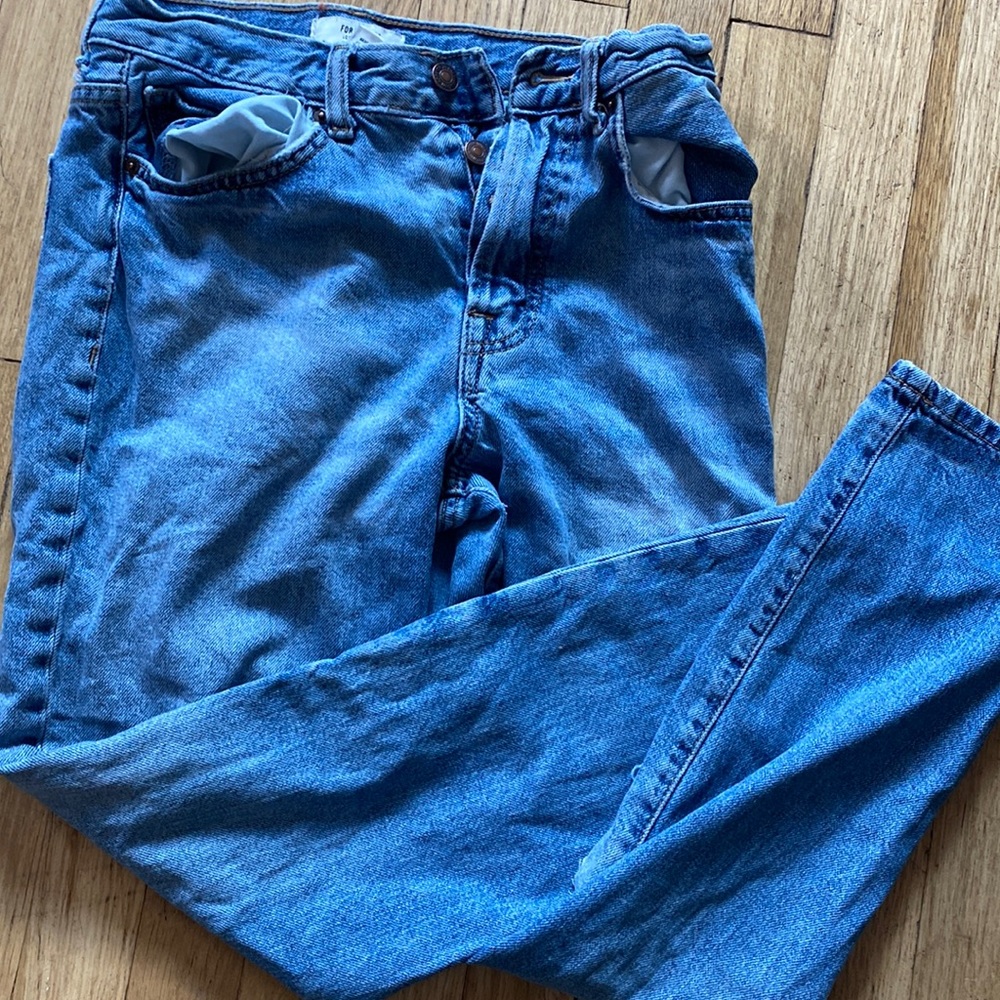 Forever 21 blue ripped jeans